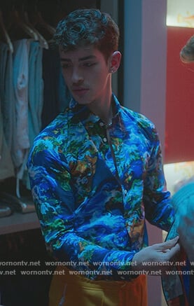 Patrick’s blue printed button down shirt on Elite