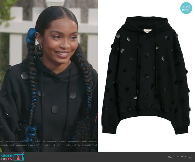 Shushu/Tong Dots Applique Cotton Hoodie worn by Zoey Johnson (Yara Shahidi) on Black-ish