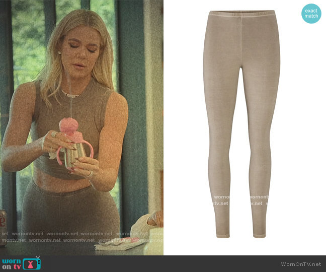 Skims Outdoor Leggings worn by Khloe Kardashian (Khloe Kardashian) on The Kardashians