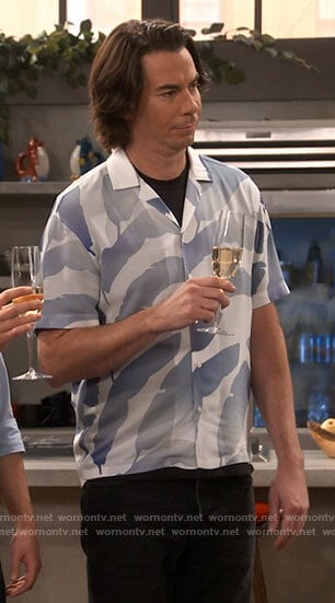 Spencer’s white and blue feather print shirt on iCarly