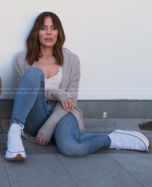 Taylor’s beige cardigan and white sneakers on The Bold and the Beautiful