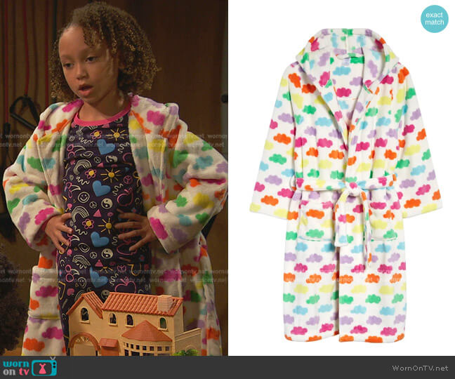 Tucker + Tate Hooded Fleece Robe worn by Alice Baxter (Mykal-Michelle Harris) on Ravens Home
