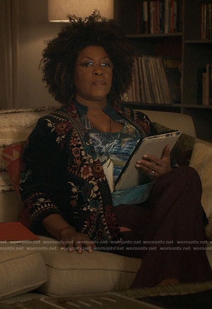 Vi’s floral embroidered jacket on The Equalizer