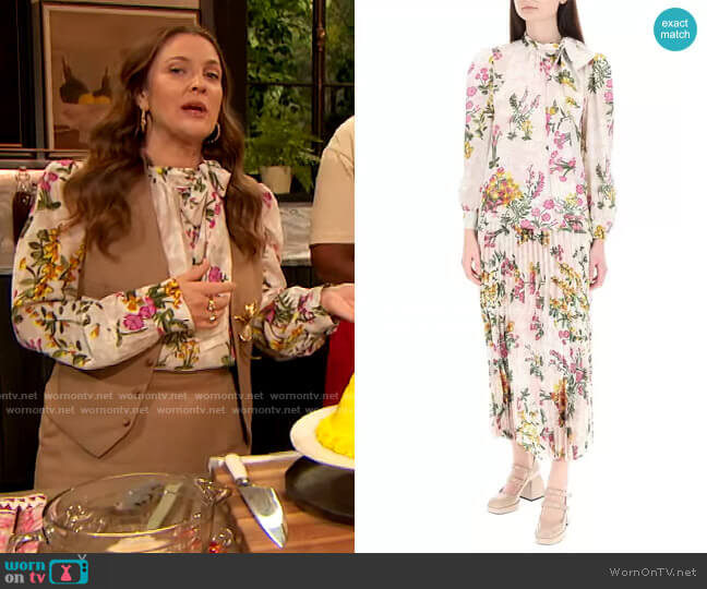 Weekend Max Mara Printed Silk Shirt worn by Drew Barrymore on The Drew Barrymore Show