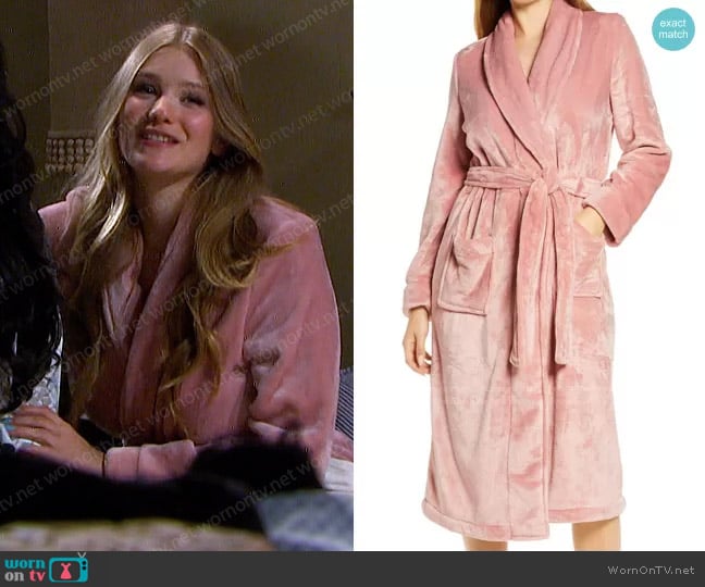 Nordstrom Bliss Plush Robe worn by Alice Caroline Horton (Lindsay Arnold) on Days of our Lives