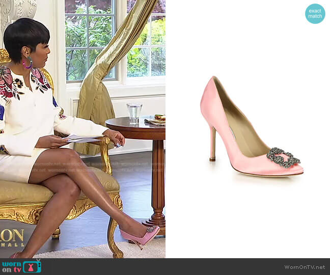 Manolo Blahnik Hangisi 105 Embellished Satin Pumps in Light Pink worn by Tamron Hall on Tamron Hall Show