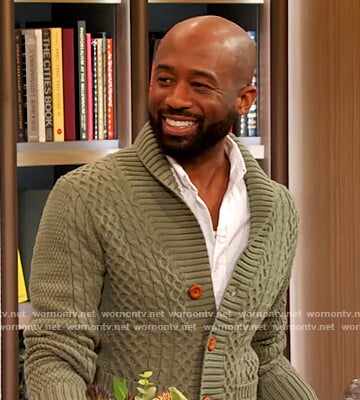 Mikel Welch’s green cable knit cardigan on The Drew Barrymore Show