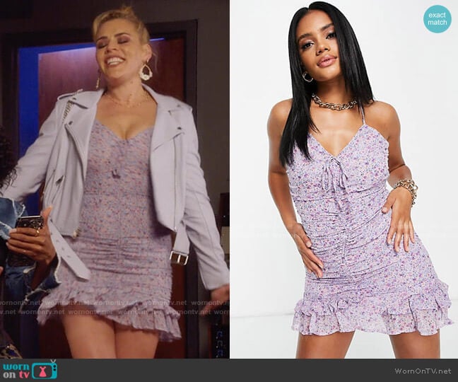 Missguided Ruched Front Dress with Ruffle Hem in Lilac Floral worn by Summer Dutkowsky (Busy Philipps) on Girls5eva