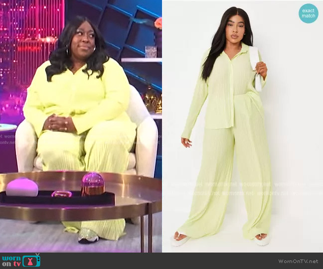 Missguided Plus Size Oversized Shirt worn by Loni Love on E! News