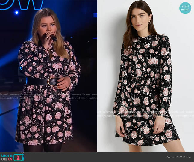 River Island Floral Shirred Mini Dress in black worn by Kelly Clarkson on The Kelly Clarkson Show