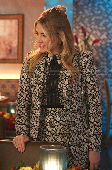 Amanda’s black and white floral dress and blazer on Dynasty