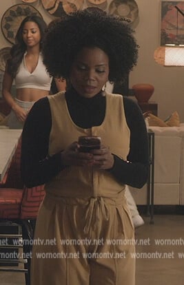 Amara’s black turtleneck sweater on All American Homecoming
