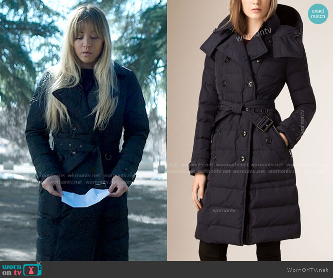 Burberry Down Puffer Coat Coat worn by Cassie Bowden (Kaley Cuoco) on The Flight Attendant
