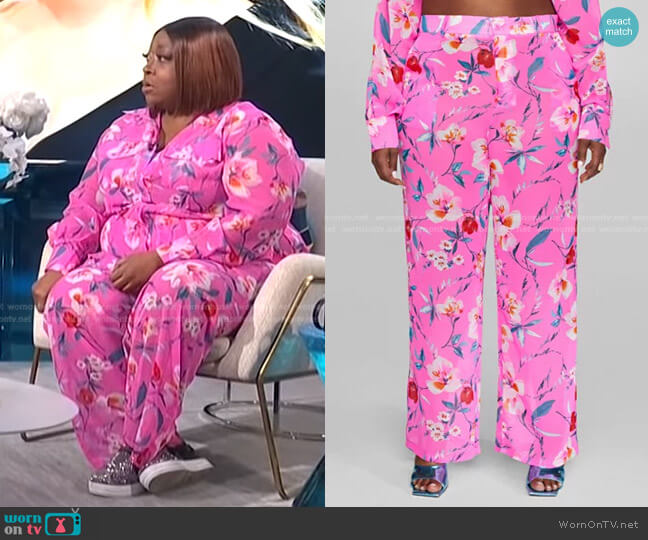 Fashion to Figure Kristen Floral Print Pants worn by Loni Love on E! News