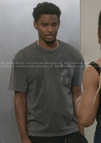 JR’s grey print pocket tee on All American Homecoming