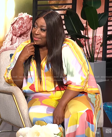 Loni’s multicolor print top and pants on E! News Daily Pop