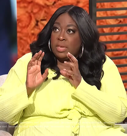 Loni’s yellow pleated blouse and pants on E! News Nightly Pop