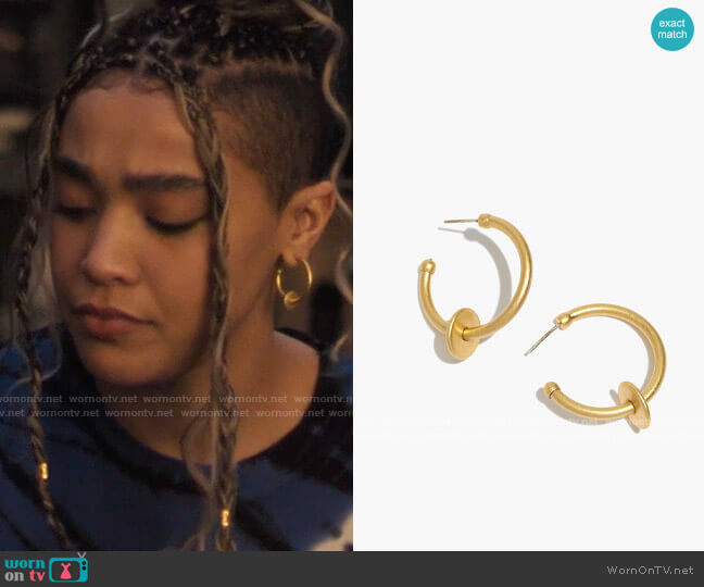 Madewell Washer Medium Hoop Earrings worn by Mikaela Danso (Lucy Barrett) on Charmed