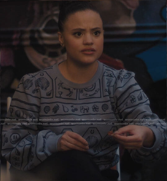 Maggie’s graphic print sweatshirt on Charmed