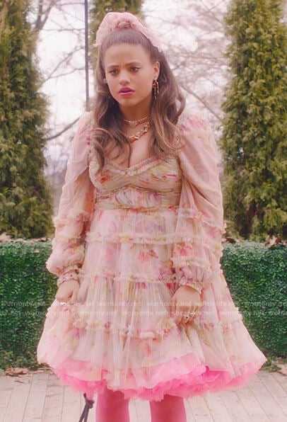 Maggie’s pink floral ruffled dress on Charmed