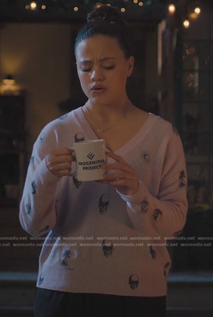 Maggie’s pink skull print sweater on Charmed