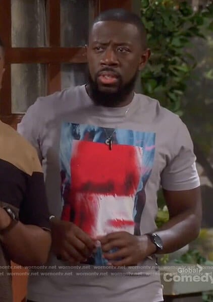 Malcolm’s abstract graphic t-shirt on The Neighborhood