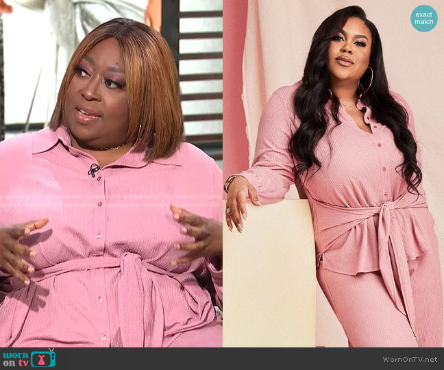 Nina Parker Trendy Plus Size Textured Knit Tie-Front Tunic worn by Loni Love on E! News