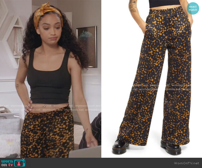 Nordstrom Cristina Martinez Wide Leg Track Pants worn by Olivia Baker (Samantha Logan) on All American