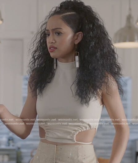 Olivia’s white ruched side top on All American