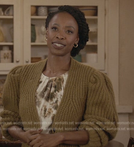 Grace’s green chunky knit cardigan on All American
