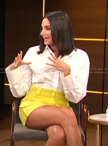 Paige DeSorbo’s yellow mini skirt on E! News Daily Pop