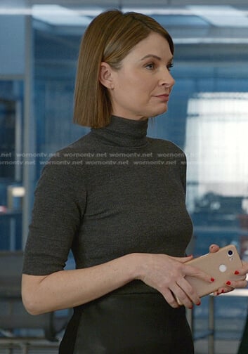 Taylor’s grey turtleneck short sleeve sweater on Bull