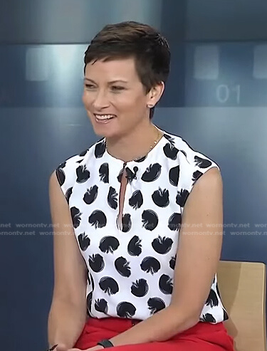 Stephanie’s white printed keyhole top on Today