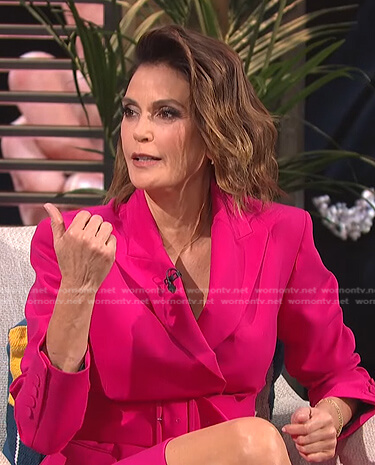 Teri Hatcher’s fuchsia belted blazer dress on E! News Daily Pop