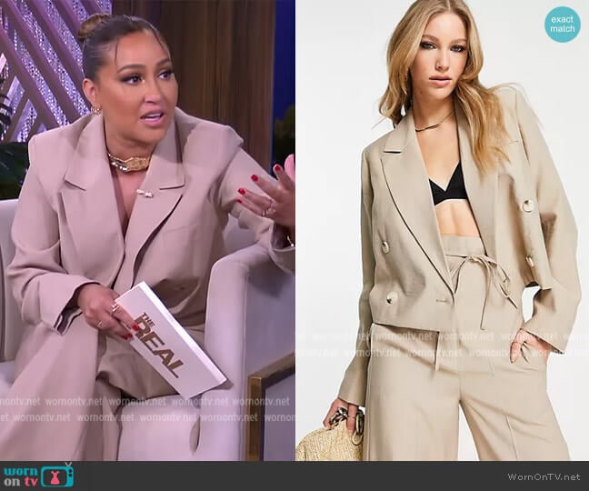 Topshop Cropped Blazer in Beige worn by Adrienne Houghton on The Real