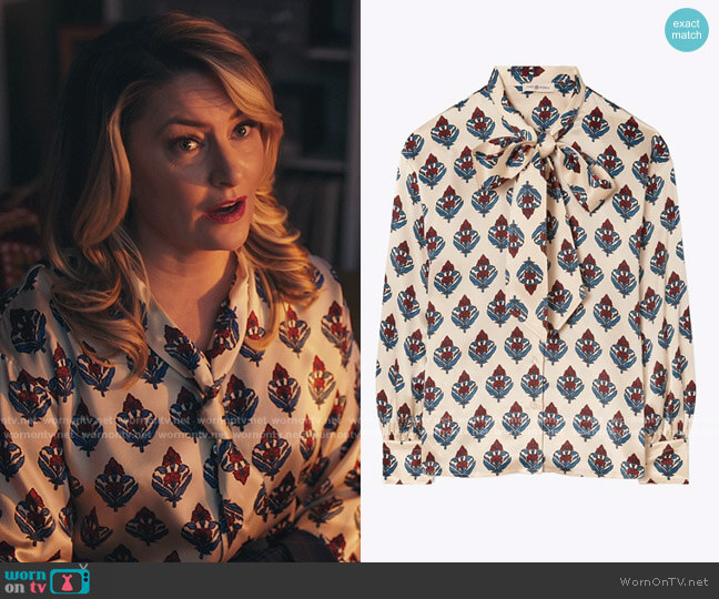 Tory Burch Printed Bow Blouse worn by Alice Cooper (Mädchen Amick) on Riverdale