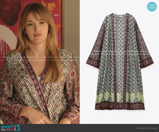 Zara Printed Kimono worn by Kirby Anders (Maddison Brown) on Dynasty