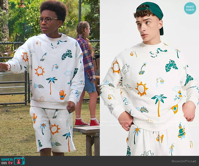Asos Oversized Sweatshirt in White with All Over Prints worn by Noah Lambert (Israel Johnson) on Bunkd