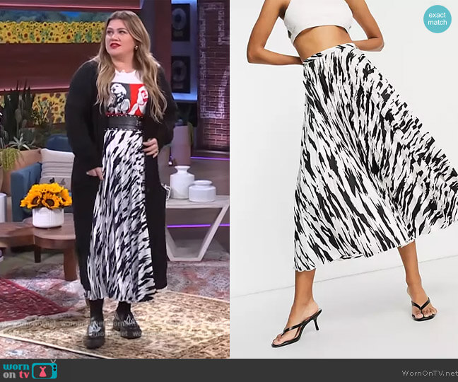 ASOS Satin Pleated midi skirt in mono zebra print worn by Kelly Clarkson on The Kelly Clarkson Show