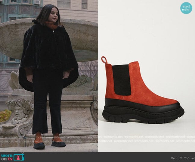 Anthropoologie Bumper Chelsea Boots worn by Mabel Mora (Selena Gomez) on Only Murders in the Building