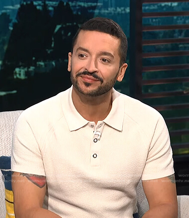 Jai Rodriguez’s ivory polo shirt on E! News Daily Pop