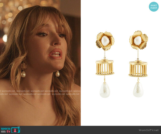 Oscar de la Renta Pillared Pearl Earrings worn by Kirby Anders (Maddison Brown) on Dynasty