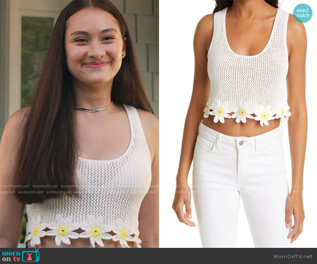 Staud Portofino Daisy Hem Cotton & Linen Blend Knit Crop Top worn by Belly Conklin (Lola Tung) on The Summer I Turned Pretty