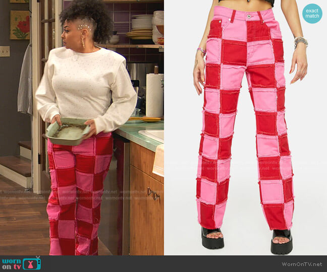 The Ragged Priest Muse Checkered Jeans in Pink worn by Raven Baxter (Raven-Symoné) on Ravens Home