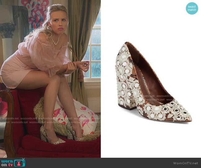 Tory Burch Francesca Pointy Toe Pump worn by Elinor (Gracie Dzienny) on First Kill