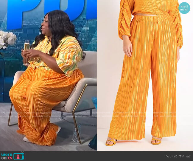 Eloquii Wide Leg Plisse Pant worn by Loni Love on E! News