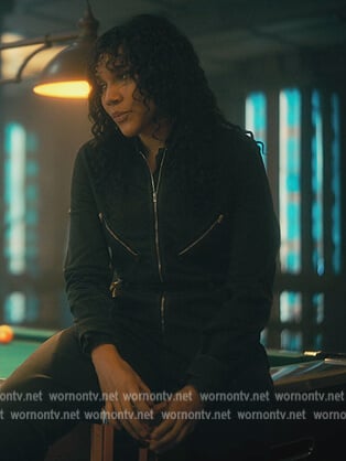 Allison’s black zip jumpsuit on The Umbrella Academy