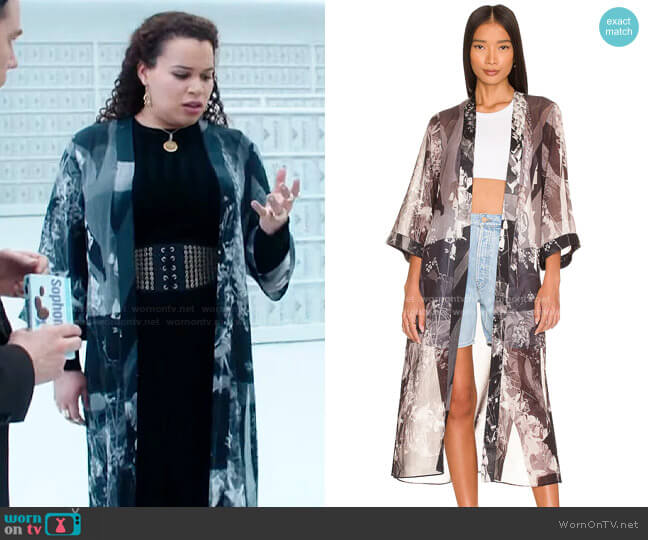 All Saints Carine Foxglove Kimono worn by Josefina Reyes (Mareya Salazar) on Charmed
