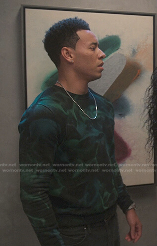 Apollo’s black and green sweatshirt on First Kill
