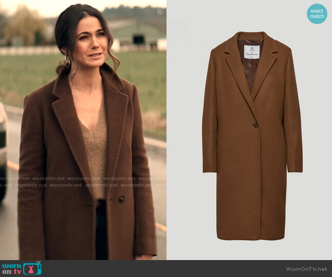 Babaton The New Stedman Coat in Rich Camel worn by Lana Lang Cushing (Emmanuelle Chriqui) on Superman and Lois
